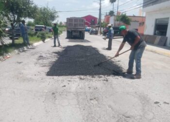 Bacheo y mejoramiento de pavimentos, por instrucciones del alcalde Carlos Peña