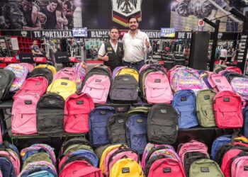 Empresa dona al ayuntamiento de Reynosa 200 mochilas para el programa “Reto Util”