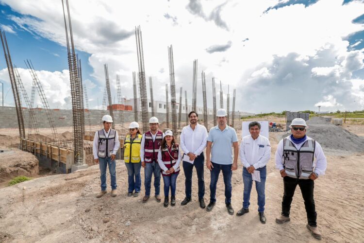 Carlos Peña crea y construye preparatoria municipal para mil alumnos
