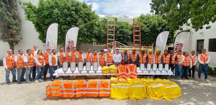 Sigue alcalde iluminando Victoria con más y mejor equipo