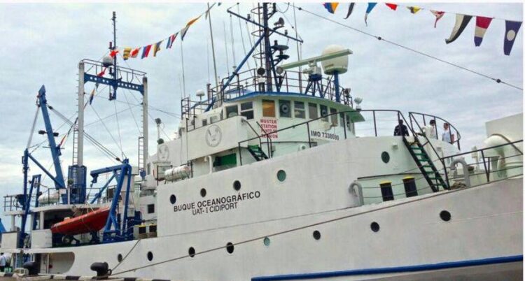 La UAT recupera su barco