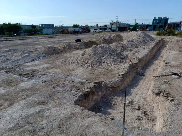 Edil Carlos Peña cumple compromiso: Otra plaza pública para Jarachina Sur