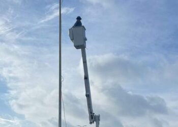 Ayuntamiento de Reynosa  instala lámparas en carretera a Río Bravo