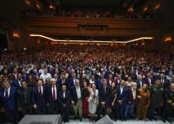 Américo en la entrega de constancia a Claudia Sheinbaum como presidenta de México