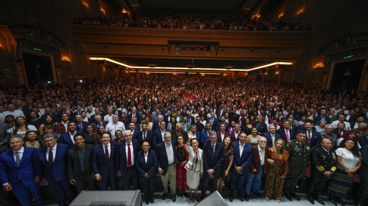Américo en la entrega de constancia a Claudia Sheinbaum como presidenta de México
