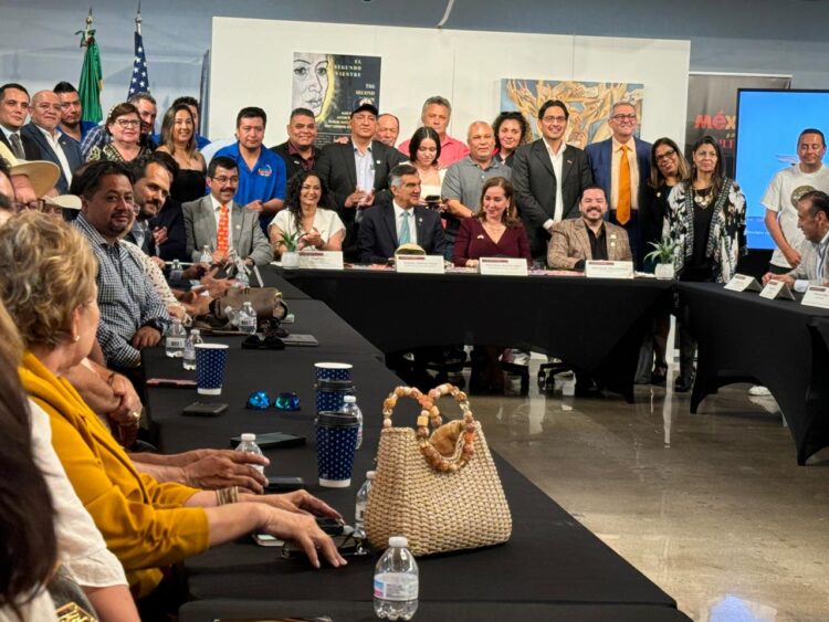 Américo en Houston con migrantes tamaulipecos