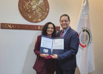 Olga Sosa recibe credencial del Senado