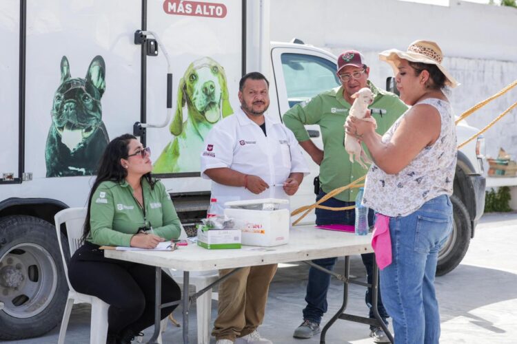 ECOPATAS, programa de Carlos Peña de atención gratuita a mascotas, llega a Alta Vista