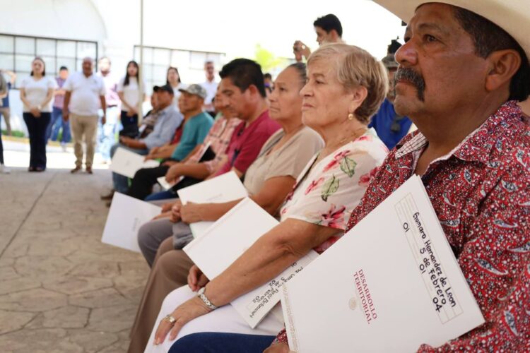 Gobierno de Victoria brinda certeza jurídica patrimonial a 50 familias