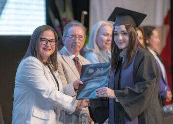 Nuevos licenciados e ingenieros egresados de la Universidad Politécnica de Victoria