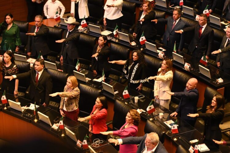 Olga Sosa rinde protesta como Senadora