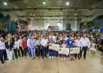 Inauguró Carlos Peña Feria Regreso a Clases 2024 que ofrece grandes descuentos