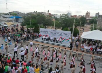 Preside alcalde Carlos Peña Ortiz desfile de la Independencia en Reynosa