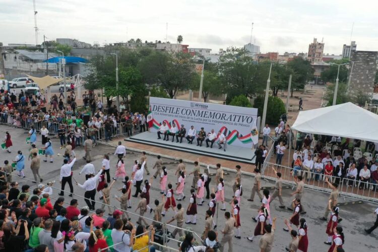 Preside alcalde Carlos Peña Ortiz desfile de la Independencia en Reynosa