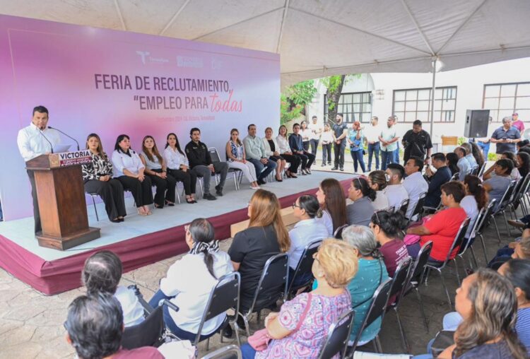 Facilitan Municipio, empresarios y STyP trabajo digno a mujeres