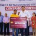 Entregará Carlos Peña tarjetas de becas municipales para educación