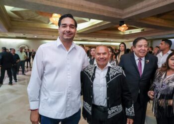 Asistió Carlos Peña a 3er. Informe de Gobierno de Ramiro Cortez Barrera