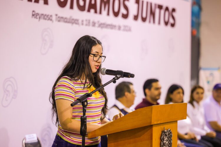 Aparato auditivo donado por Carlos Peña Ortiz cambió la vida a Karen