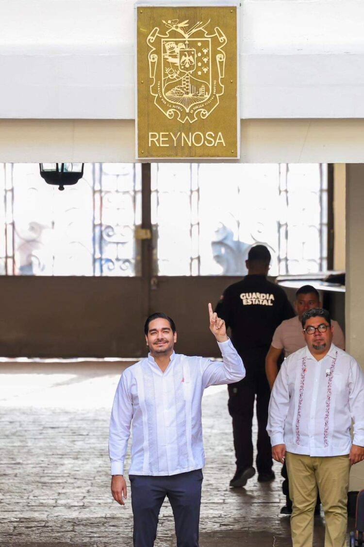 Escudo de Reynosa queda en Palacio de Gobierno: Develan AVA y Carlos Peña