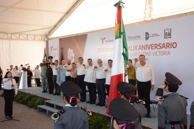 Cumple Américo al Tec Victoria; construye gimnasio