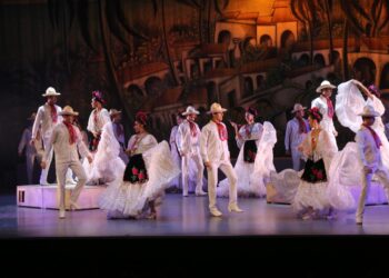 Inaugura Américo el XXII Festival Internacional en la Costa del Seno Mexicano