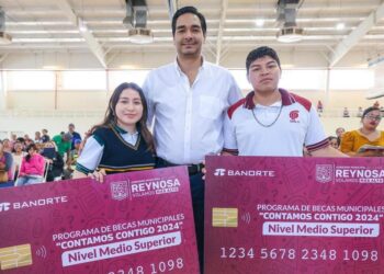 Carlos Peña entregará tarjetas de becas “Contamos Contigo 2024”