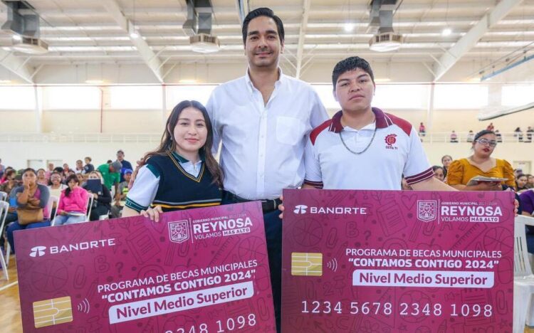 Carlos Peña entregará tarjetas de becas “Contamos Contigo 2024”