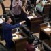 Les dijo “por Dios Santito”, le creyeron y Gerardo Peña es diputado