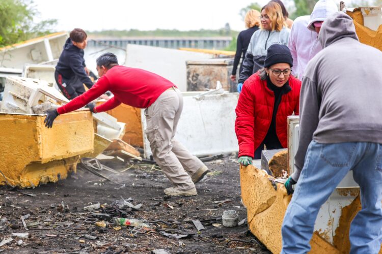 Unen esfuerzos para liimpiar de laguna La Escondida: Recolectan 98 metros cúbicos de basura