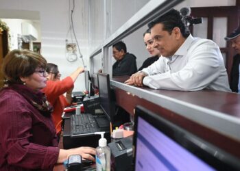 Cumplen Presidente y funcionarios de Gobierno de Victoria con pago de impuesto predial