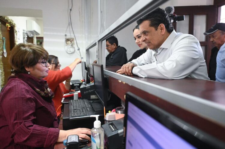 Cumplen Presidente y funcionarios de Gobierno de Victoria con pago de impuesto predial