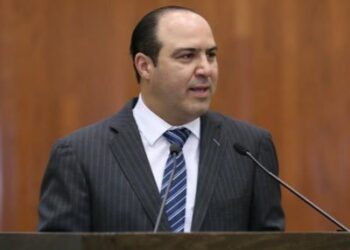 Corruptos y tontos