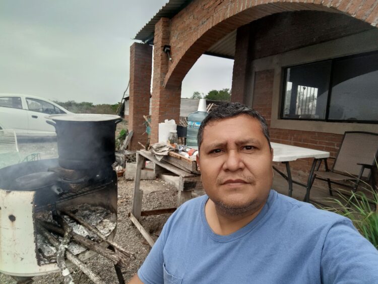 Por misógino lo expulsan de Morena