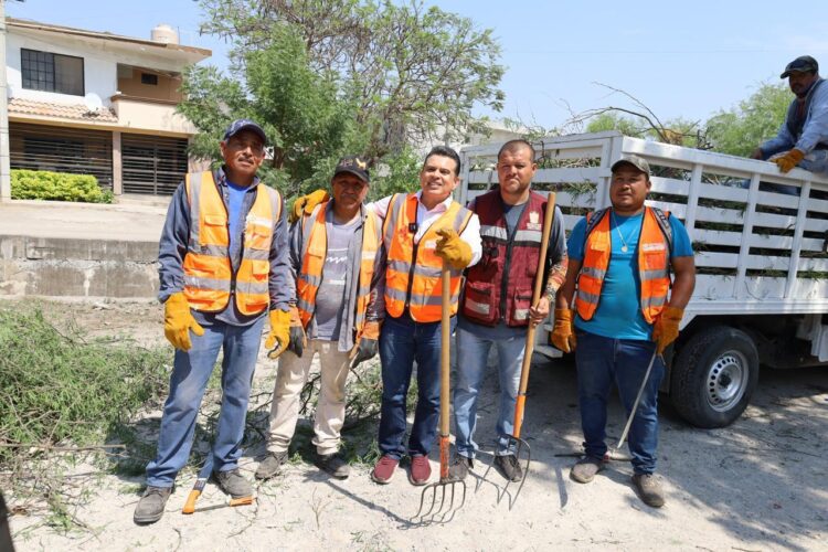 Supervisa alcalde limpieza de dren pluvial
