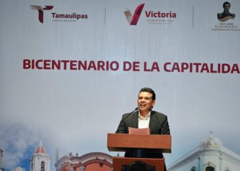 Abren Lalo y Lucy telón de festejos del bicentenario