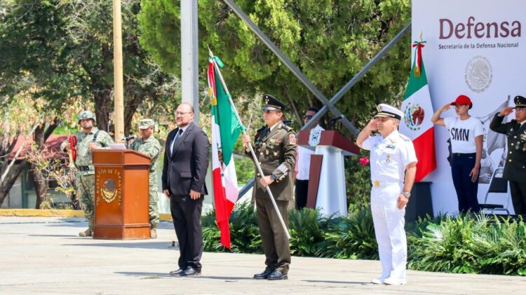 Asiste alcalde de Victoria al evento cívico militar de la 48/a Zona Militar.