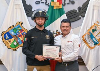 Reconoce Cabildo de Victoria acto heroico de bombero.
