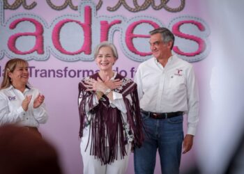 Cumplen Américo y María de Villarreal a las familias de Jaumave