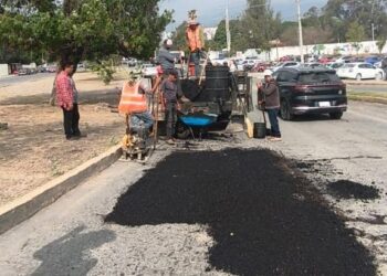 Tras lluvias activa Municipio plan de bacheo intenso.