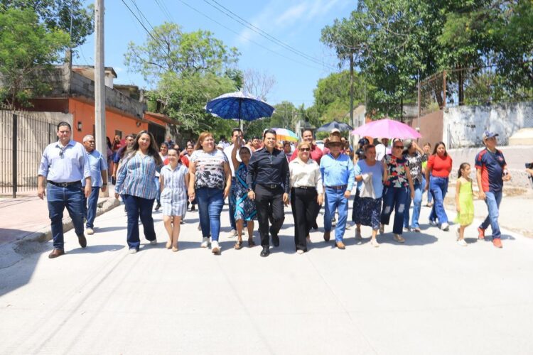 Inaugura alcalde calle de concreto hidráulico en colonia Tamatán.