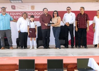 Entrega SET equipo tecnológico a primarias y telesecundarias en Reynosa