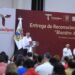 Refrenda Américo alianza con maestros; entrega 284 condecoraciones.