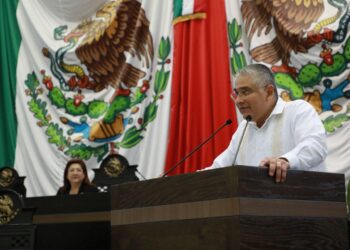 Con la espada desenvainada