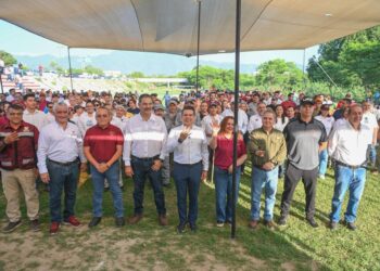 Sociedad y gobierno, sanean cauce del río San Marcos.
