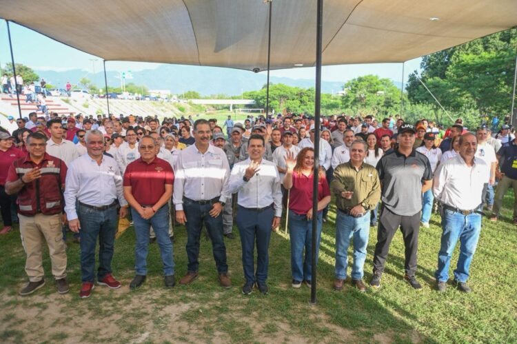 Sociedad y gobierno, sanean cauce del río San Marcos.