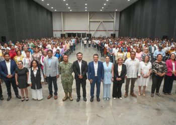Entrega alcalde medalla Guadalupe Victoria a 163 estudiantes de excelencia.