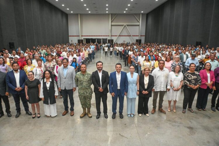 Entrega alcalde medalla Guadalupe Victoria a 163 estudiantes de excelencia.
