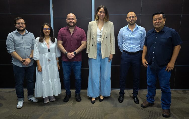 Unen esfuerzos para mejorar sistemas digitales en favor de tamaulipecos que residen en Nuevo León