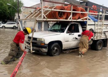Asiste Municipio a la población por intensa lluvia, continúa operativo.