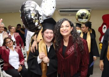 Olga Sosa en Tampico en graduación de Cecati 024